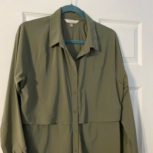 Athleta utility snap front top.